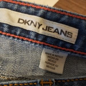 Women's DKNY jeans size 31 regular